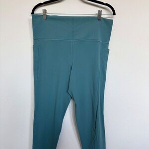 Athleta Scrunch Salutation Tight w/Pockets